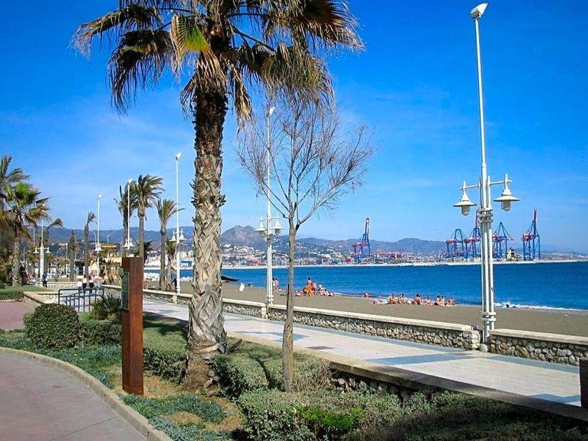 4 Capulino Apartamentos Málaga Esterno foto